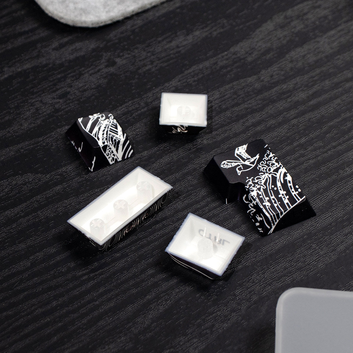Ukiyo-e Theme Side-Lit Shine Through Keycaps White Red Black keycaps