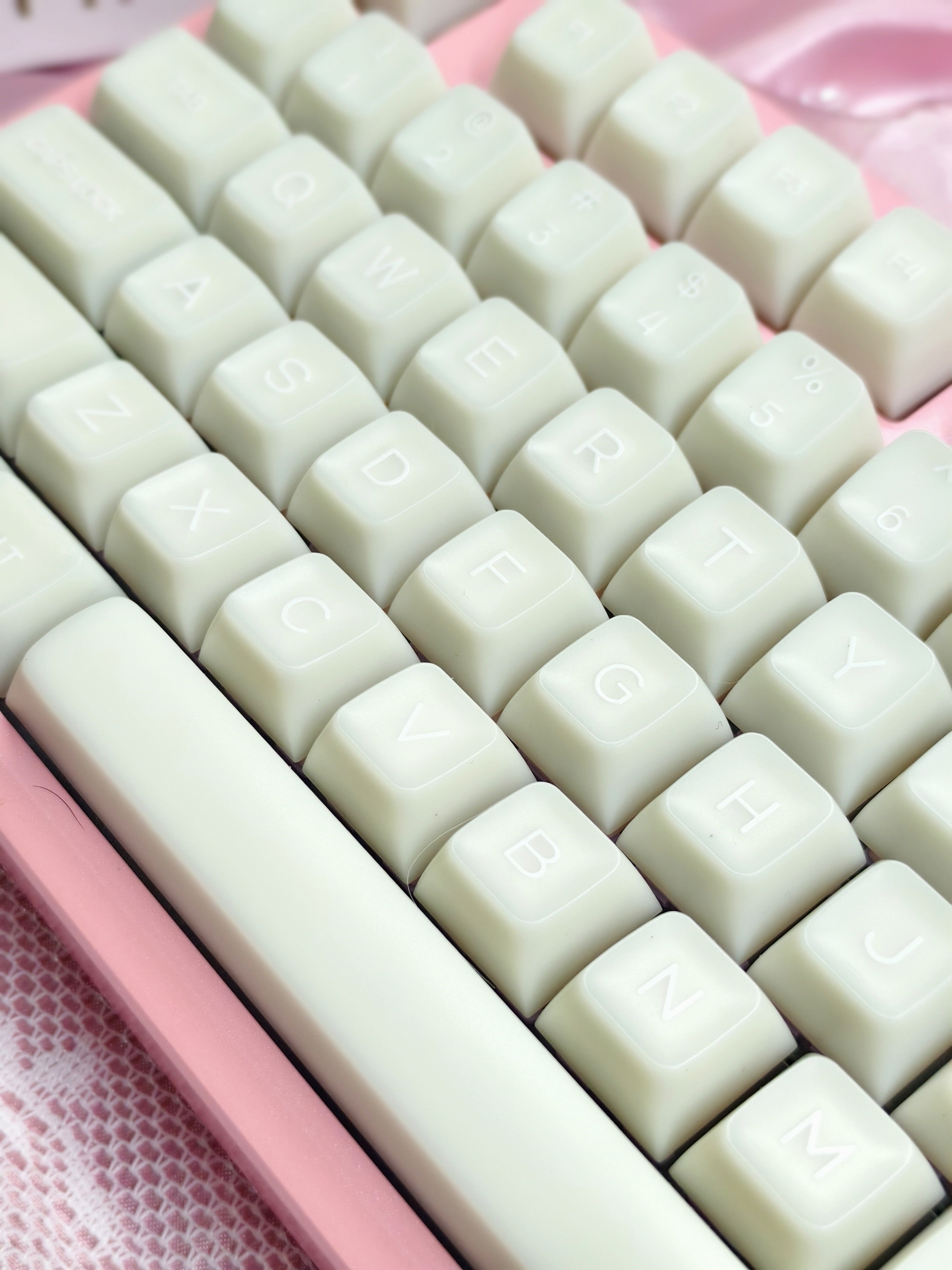 Semi-Transparent Minimalist White Keycaps - Diykeycap