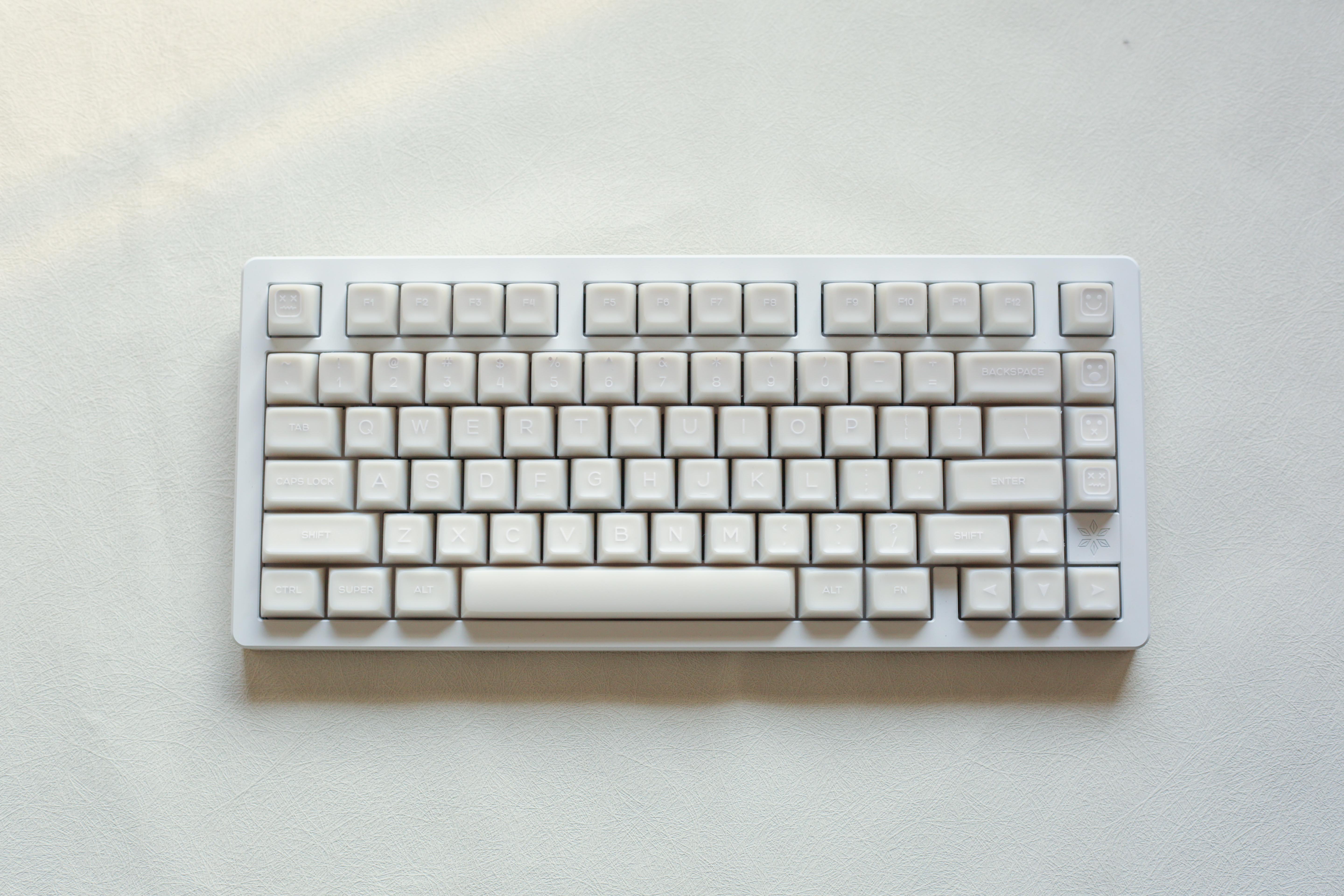 Semi-Transparent Minimalist White Keycaps - Diykeycap