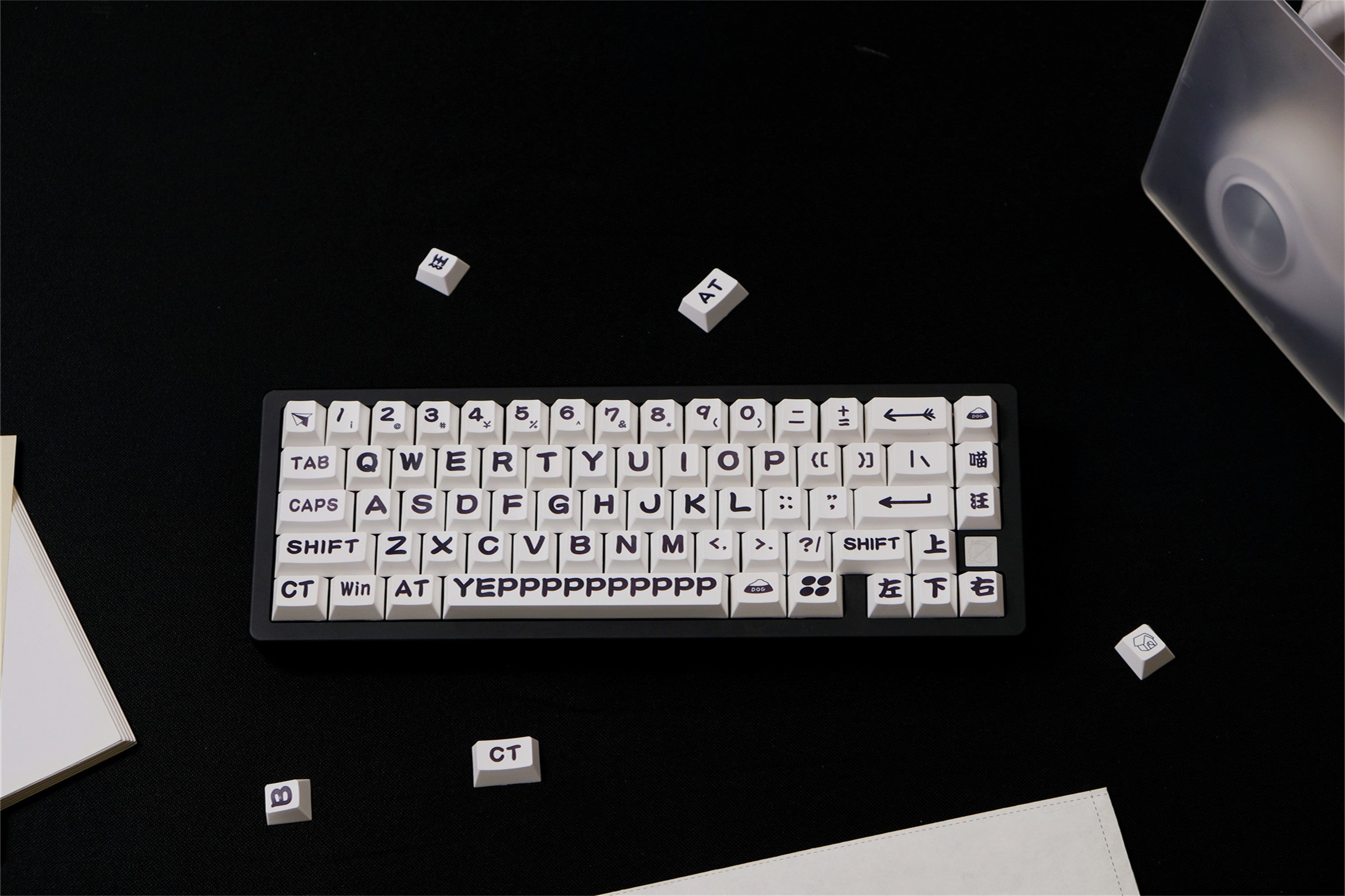 "Meow & Woof" Black & White Keycaps